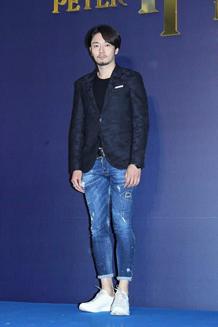 前一段时间与何润东合作拍摄《钢刀》的李东学也到达了现场。