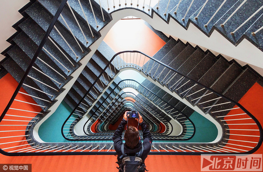 Romina Kutlesa大部分的楼梯照片都是在慕尼黑拍摄的，但她也会在去柏林和汉堡旅行时取景。