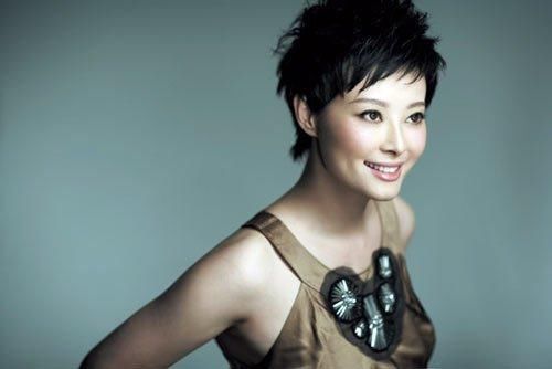 华谊懒理崔永元坚持拍摄《手机2》,袁立发文讽