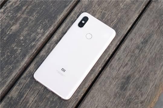 论性能 荣耀play相比小米8差太多个华为P20