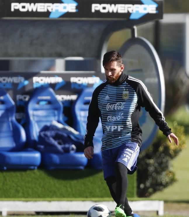 解析阿根廷备战和海地友谊赛,梅西亮相,留着大