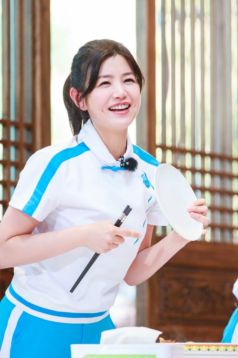 日前,女性文化体验真人秀《我们来了》第二季正在热播,前两期节目中"