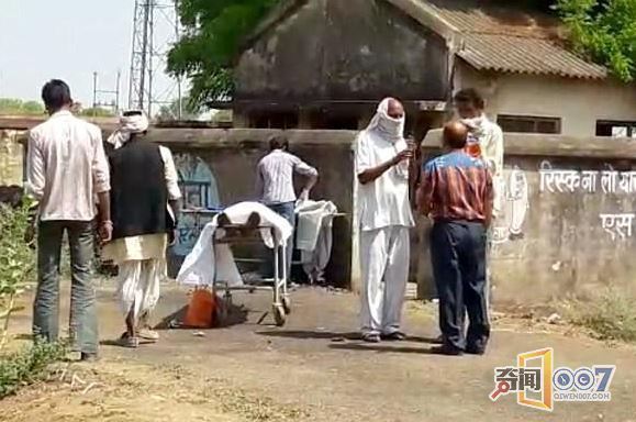 印度医生公然在街头给年轻女尸做尸检，竟是因为停尸房太臭?