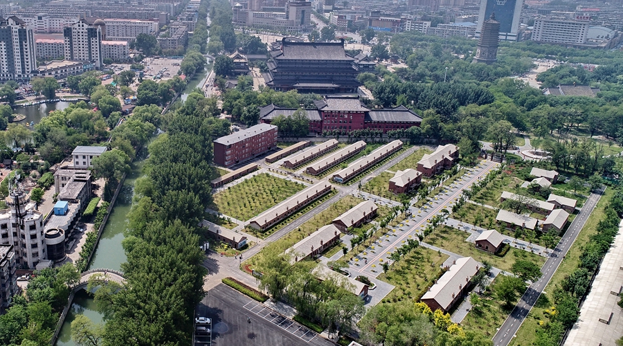 俯瞰修葺后的白塔区历史文化街区.