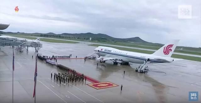 朝鲜金特会纪录片里的中国赴新加坡专机