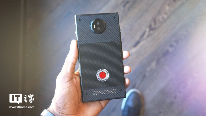 RED智能手机Hydrogen One上手:设计独特,支持模块化 RED智能手机Hydrogen One上手:设计独特,支持模块化