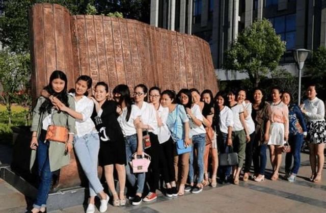 女生本科毕业! 考研好, 还是考公务员更好?