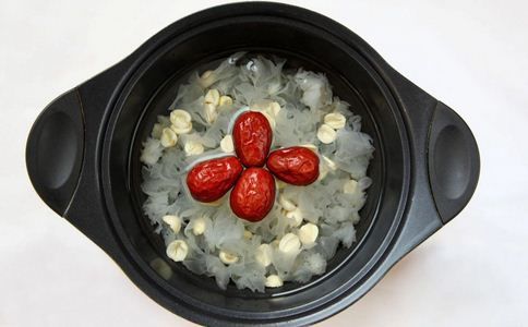 老人小孩慎吃 红枣银耳莲子汤的禁忌