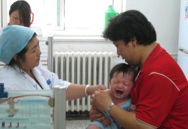 家长们注意了!两岁孩子发烧在医院打了这种针