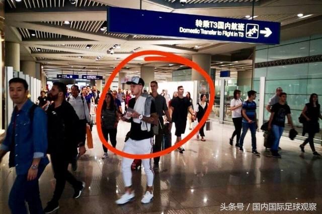 鲁能新外援格德斯抵达北京!球迷:终于见到真人
