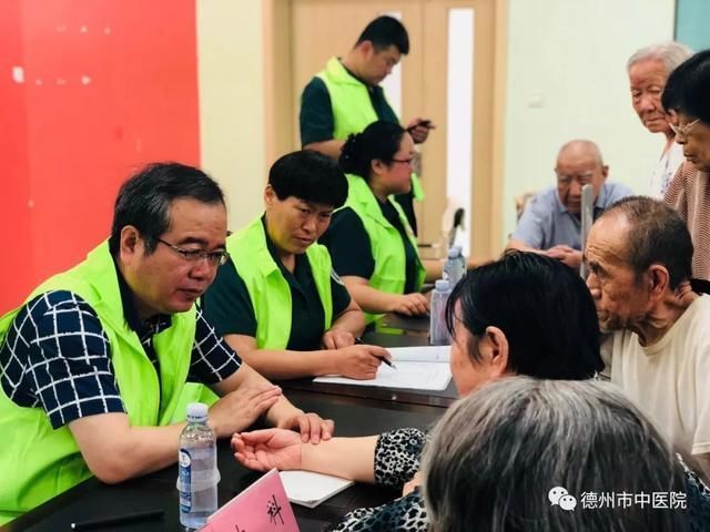 德州市卫计委联合市中医院志愿者到社会福利院