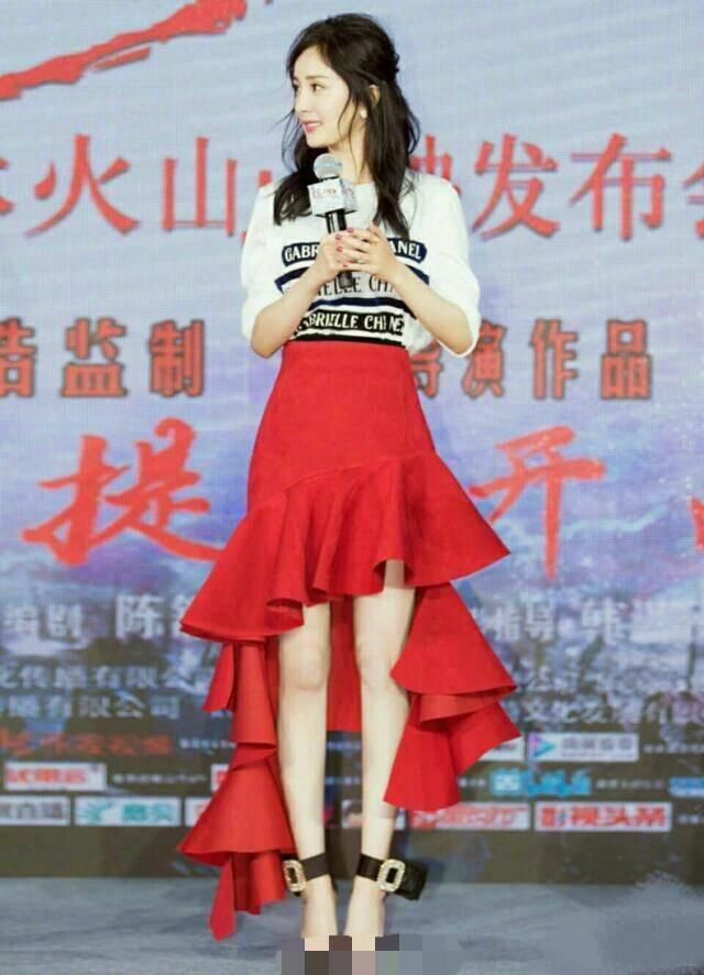 杨幂王鸥撞衫了,网友:谁好看要刘恺威来说!