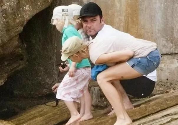 盘点世界上最搞笑的错位照片,真真假假一场空