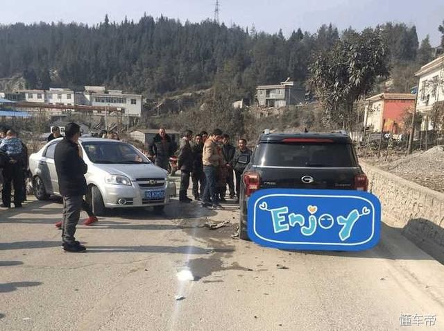 传祺GS8与雪佛兰赛欧碰撞导致断轴 车主:传祺