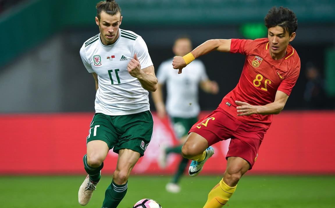 论梅西世界级停球射门VS国脚停球5米远,不!8