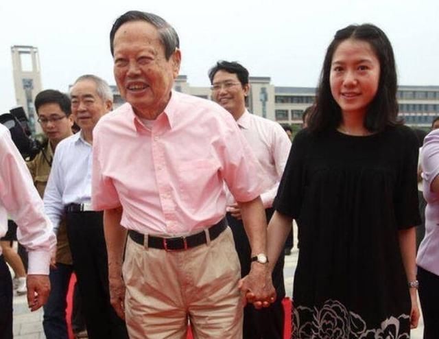 杨振宁太残忍,翁帆真可怜,遗产分配成闹剧,难道