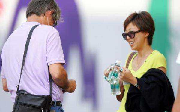 中国最牛足球女记者!被传是米卢小蜜!跳槽费达