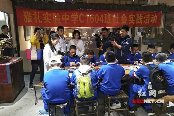 雅礼实验中学学子体验香道:愿做非物质文化遗产的传播者