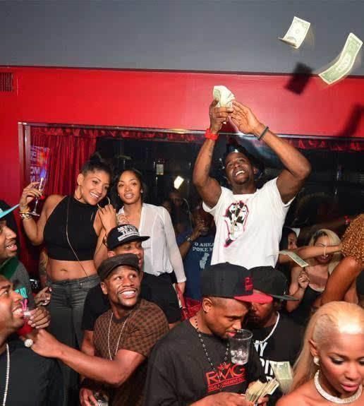 拳王梅威瑟花钱如流水! 炫富穿90万貂皮大衣割