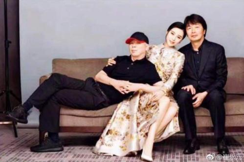 崔永元再曝某二线演员大小合同,现金要用麻袋