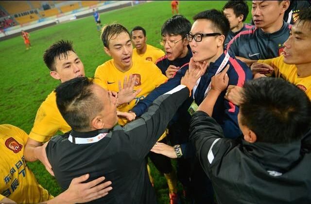 国内唯一获世界足球先生提名的球员,21岁出国