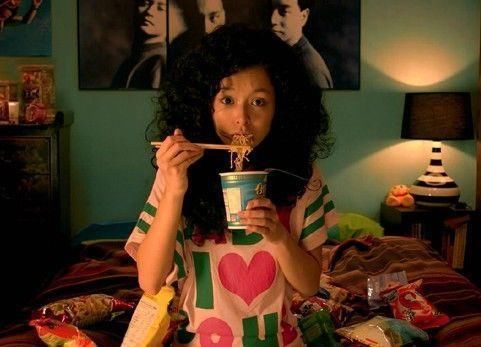 方便面好吃却不健康,原因不在防腐剂,而是里面