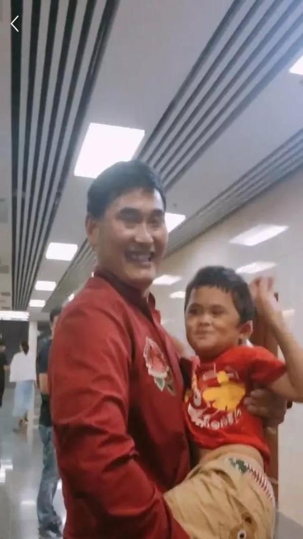 小马云如今出门豪车保镖随同,马云:这并非我本