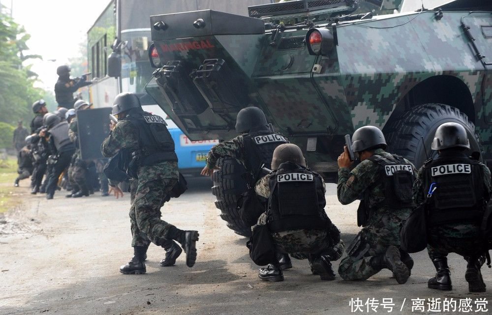 部队和特警举枪对射,一方死6人一方毫发未伤,这就是差距