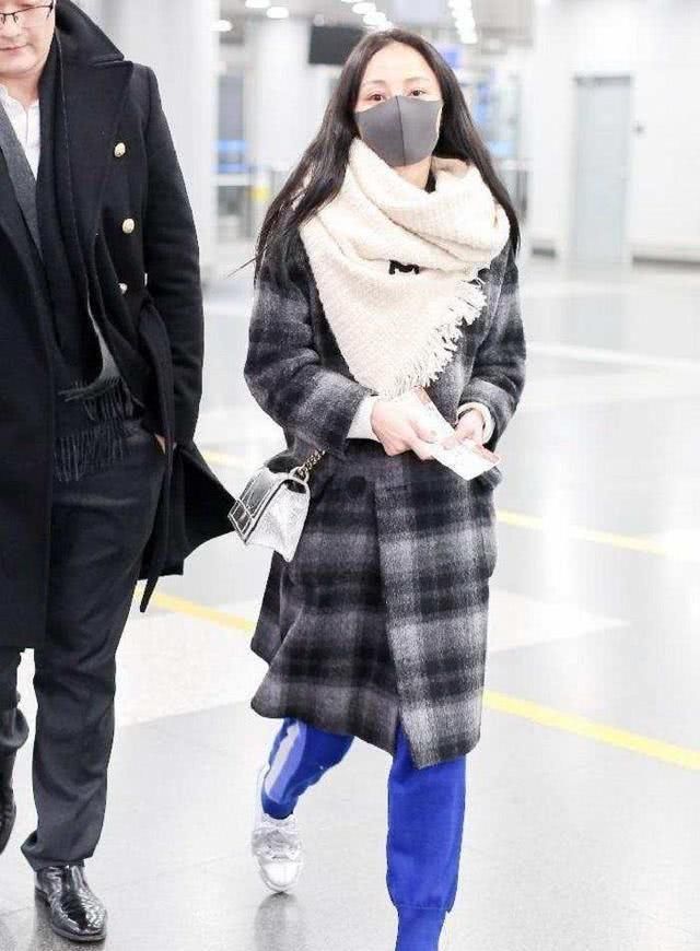 看了姚笛与男朋友的机场照,再看马伊璃的,网友