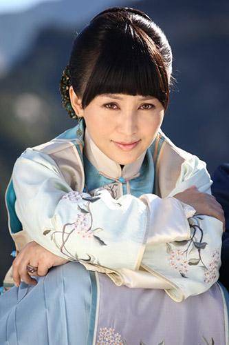 漂亮女星下嫁穷小子,放弃事业跟他北漂,如今丈夫成了名导