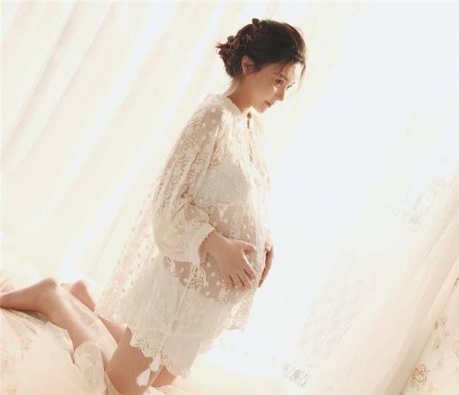 王思聪前女友雪梨晒孕肚写真花絮 大秀性感却甜美依旧