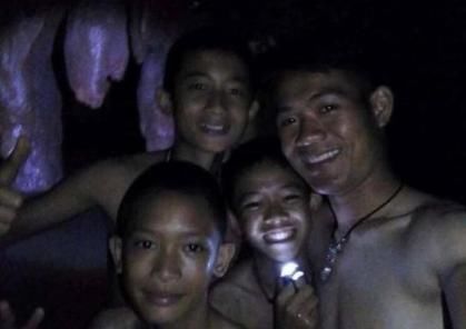 奇迹出现!失踪10天的泰国13人足球队全部生还