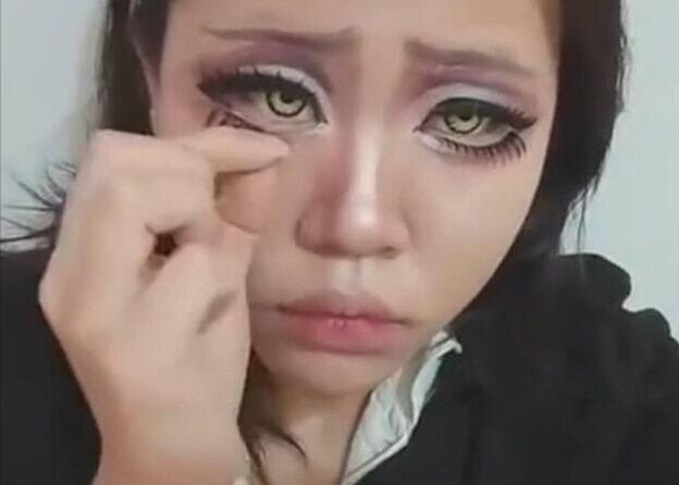 小伙作死要求女朋友素颜出镜,卸妆后的女友让