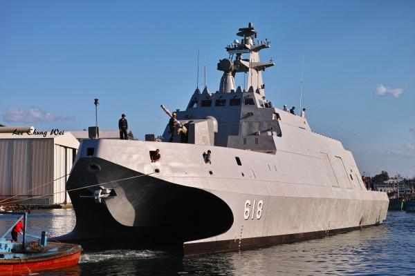 艇艏的76毫米舰炮与曾出现在朝鲜其他型号水面舰艇上的舰炮一致