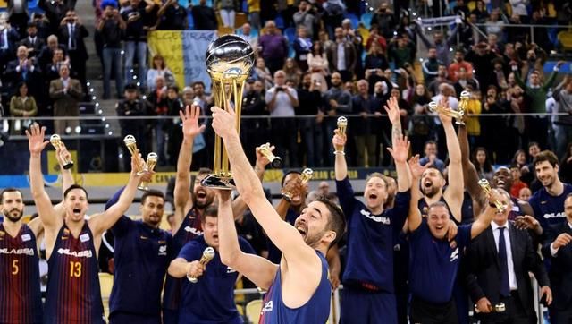 巴萨篮球队国王杯夺冠,足球队队员相继祝贺