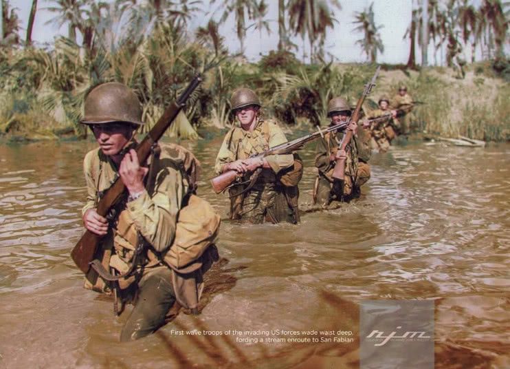 二战彩色老照片:遭俘虏的德军士兵,笔直地站在