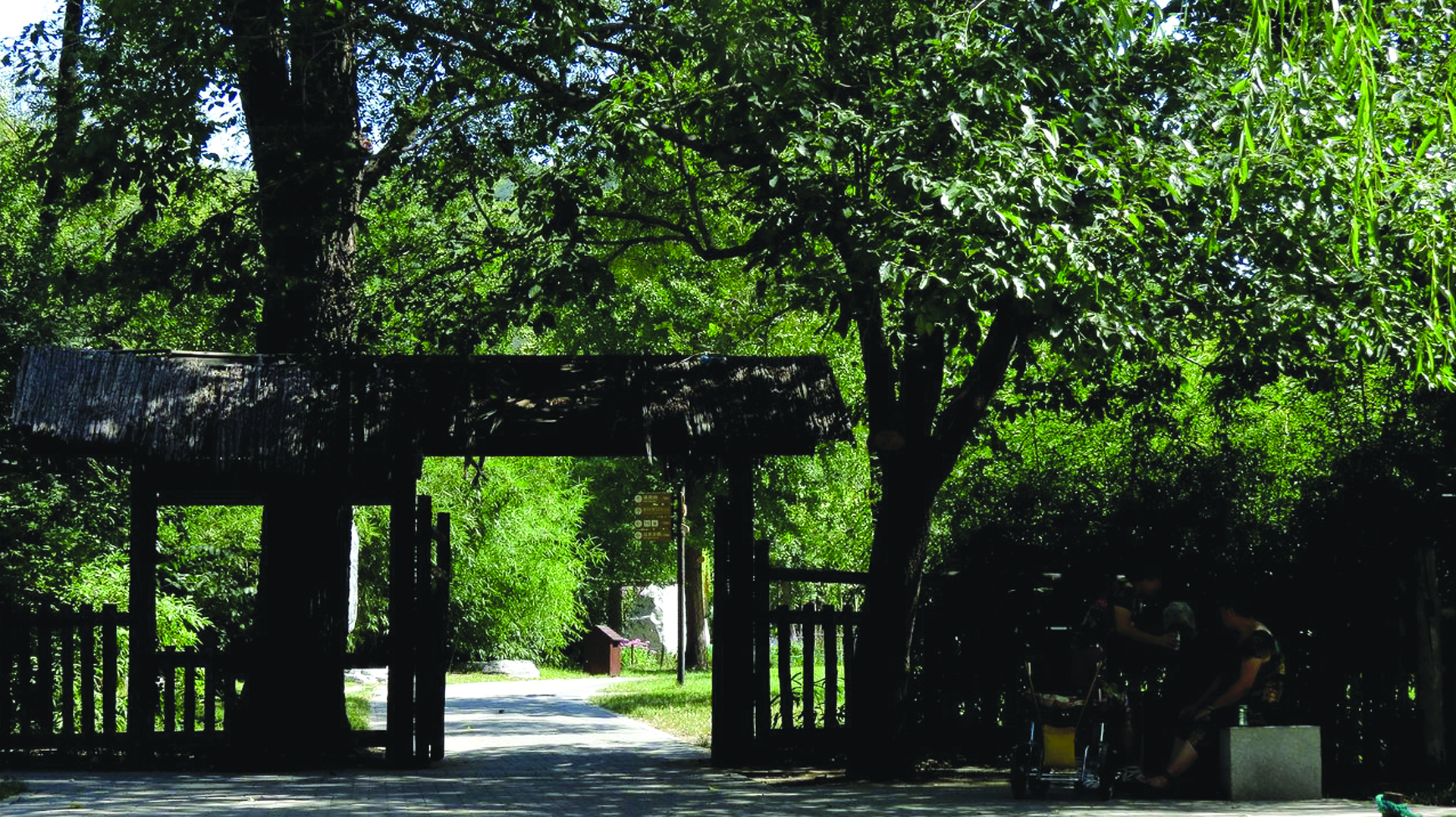 1971年，有人在北京香山发现了“正白旗39号”老屋中的题壁诗。