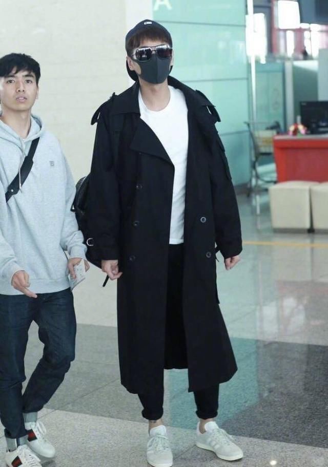 张若昀和张翰的机场秀都喜欢穿风衣,帅吗?