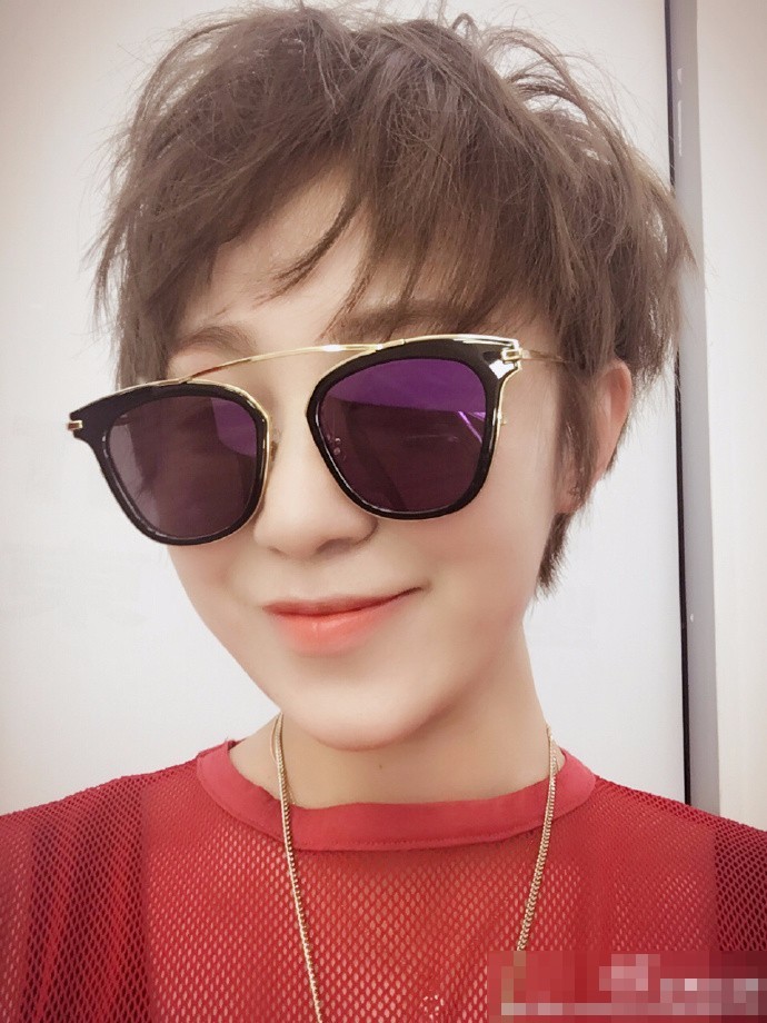 马丽剪短发清爽帅气 盼新发型带来好运