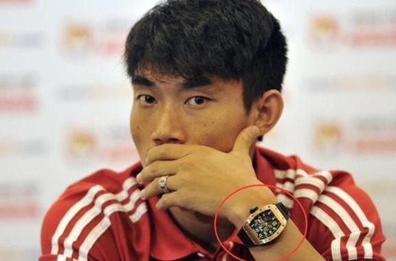 看看国足队员们戴的手表有多奢华 郑智这块表