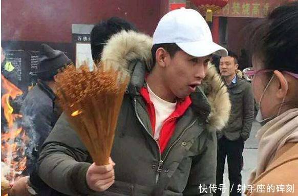 网红被封杀后陈山搬砖,天佑拜佛,卢本伟回归老