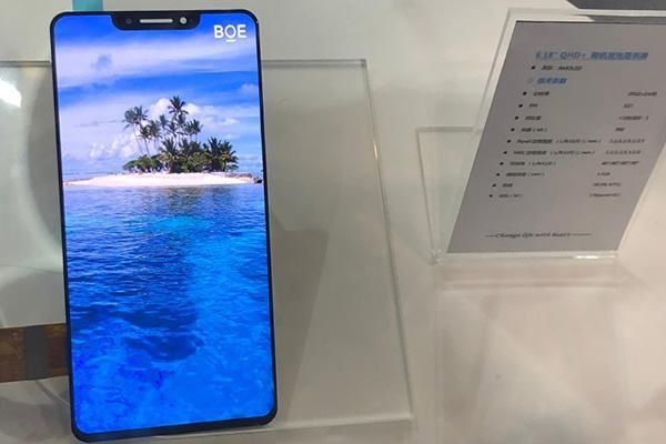 国产OLED屏向三星秀肌肉:异形屏、双曲面屏都