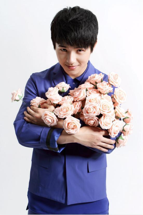 刘昊然私底下很屌丝,一个月才刮胡子洗袜子