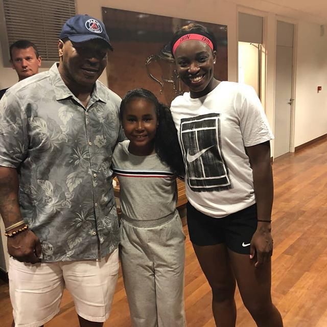 拳王泰森出现在法网现场,胡子花白成老爷爷,看