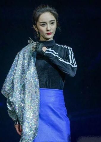 包臀裙适合什么人穿?迪丽热巴杨幂包臀裙配运