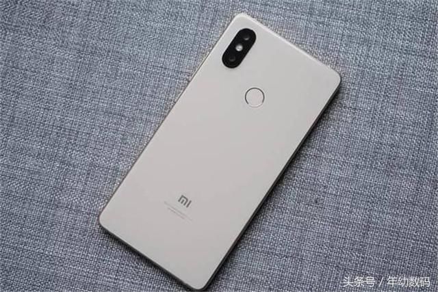 小屏旗舰机:小米8SE,新千元机标杆之作