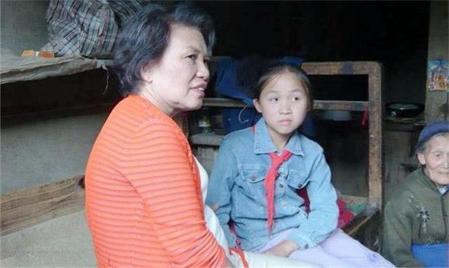 周星驰吻过她,一生未谈过恋爱,曾向贵州捐学校