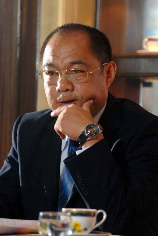 一个不被熟知的著名演员,婚姻不幸,而最大遗憾是自己究竟姓什么