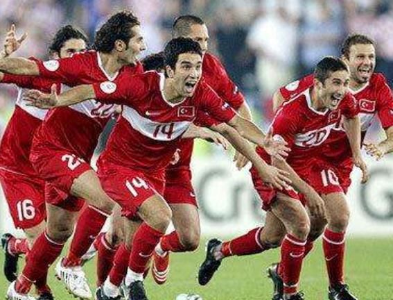 国足2002年韩日世界杯 最令人难忘的两个瞬间