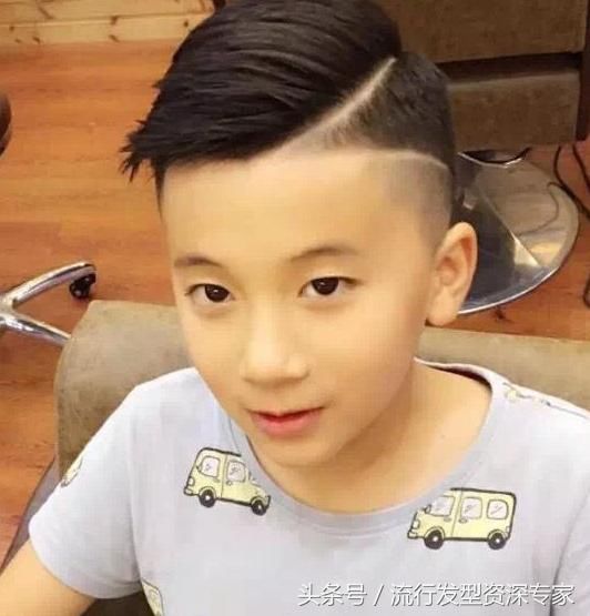2018年男士学生流行的'刻痕头不连接青皮剃鬓